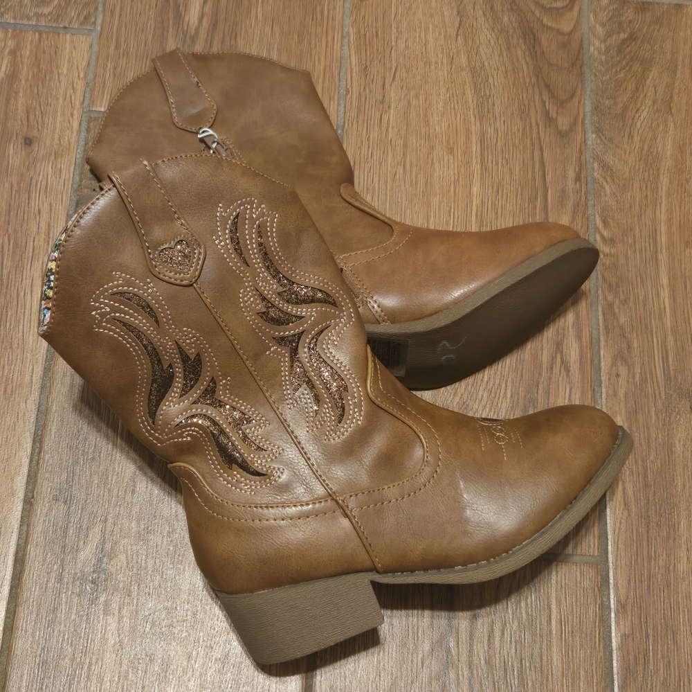 NWOT Tan Embroidered Ankle Booties - Size 2